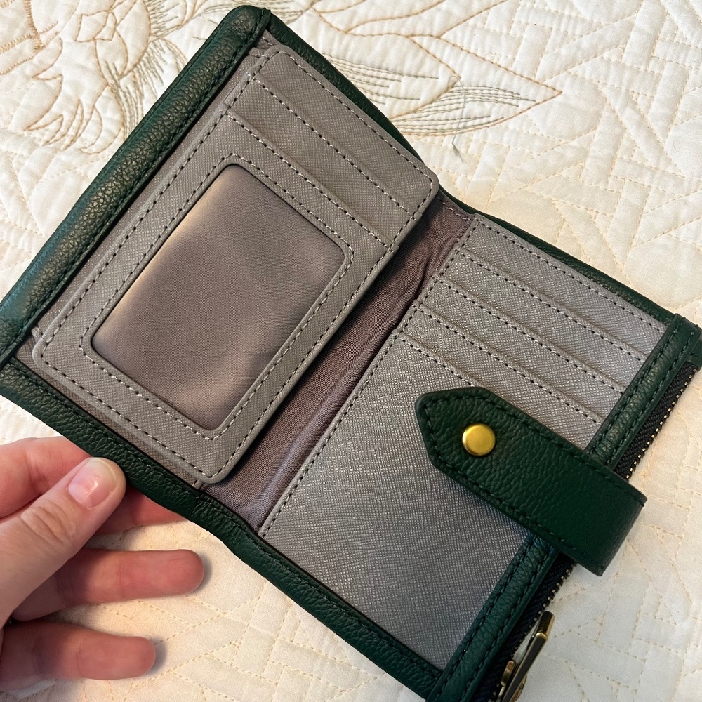 Fossil Lainie Multifunction Leather Wallet Green NEW